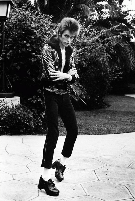 David Bowie Standing, Beverly Hills Hotel, 1972