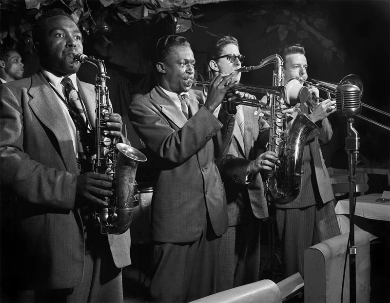 Charlie Parker, Miles Davis, Allan Eager, & Kei Winding, Royal Roost, NYC, 1948 [CHP/MLD01]