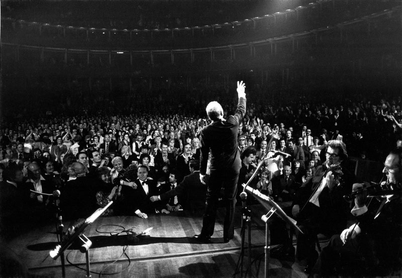 Frank Sinatra Waving to Crowd, Royal Albert Hall, London, 1980